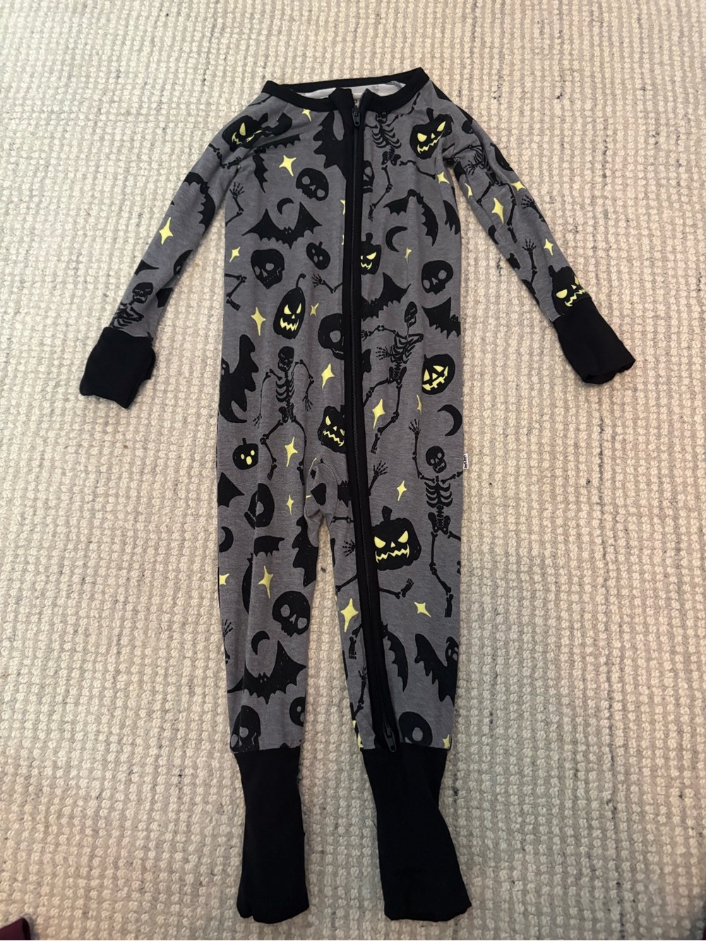 NWOT Kids Halloween Skeleton One-Piece Pajama - Gray & Black